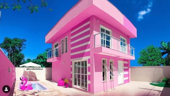 Por dentro da casa cor-de-rosa da “Barbie brasileira”, no Paraná