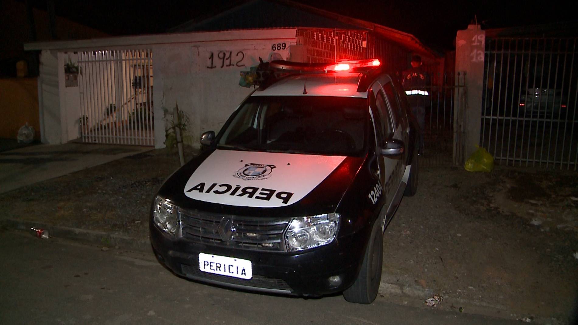  Mulher é encontrada morta dentro de pensionato (Foto: Diogo Cordeiro, da RIC TV 