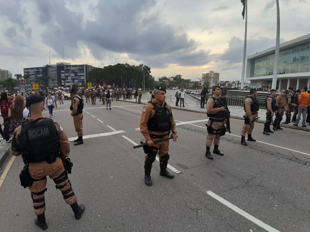 Um forte esquema de segurança foi montado para receber Bolsonaro em Curitiba. 