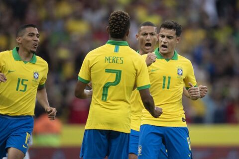  Brasil enfrenta Paraguai 