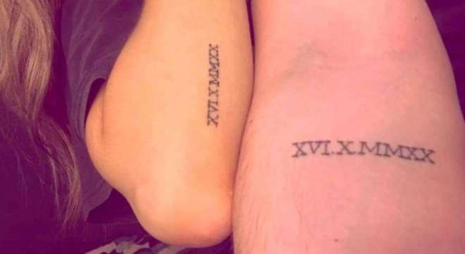  Casal faz tatuagem data casamento 