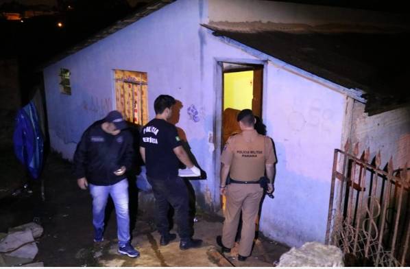  Filho encontra o pai morto com tiro na cabeça em Ponta Grossa (Foto: Márcio Lopes/Programa COP) 