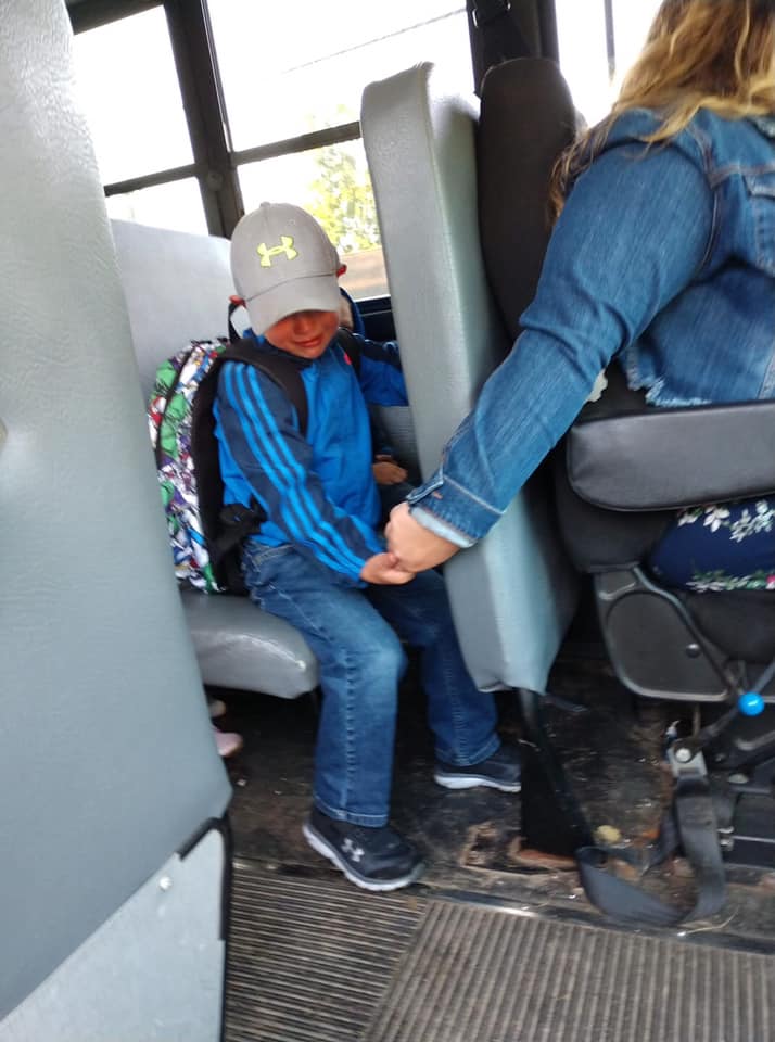  Criança chora ao entrar em ônibus 