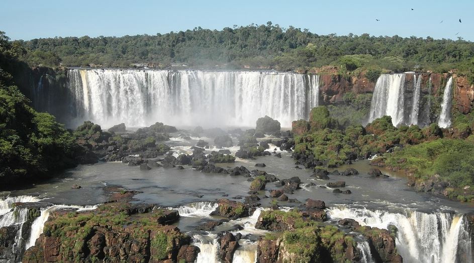  Foz do Iguaçu retoma comércio 