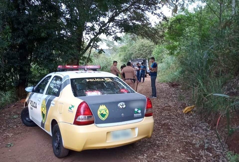  Um dos jovens assassinados foi alvejado em estrada rural de Ibiporã (FOTO: DAYANE ENZ/ RICTV PR) 