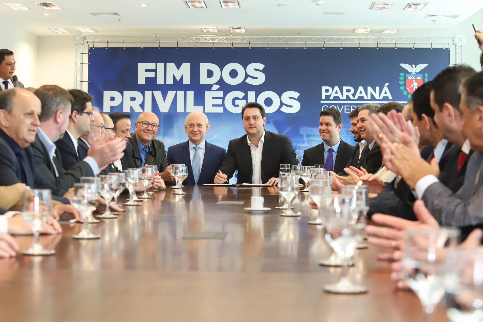  Fim dos privilégios: PEC que acaba com à aposentadoria para governadores é decretada. (Foto: AEN) 