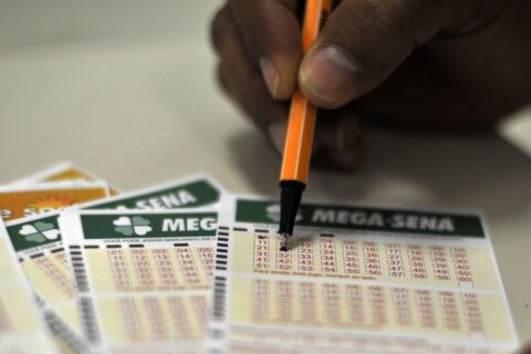  A Mega-Sena sorteia o maior prêmio deste ano hoje! O valor está acumulado em R$ 90 milhões (Foto: Marcello Casal da Agência Brasil) 