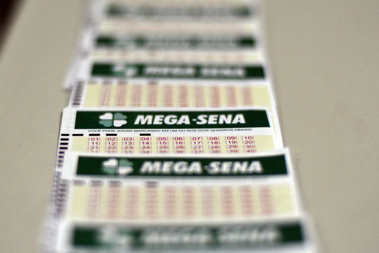  A Mega-Sena pode pagar R$ 3 milhões a um sortudo neste sábado (25). (Foto: Marcelo Casall Jr) 