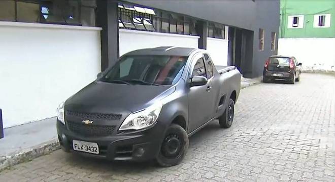  Carro teria sido utilizado pelo suspeito do crime contra o ator Rafael Miguel e família (FOTO: REPRODUÇÃO/ RECORD TV) 