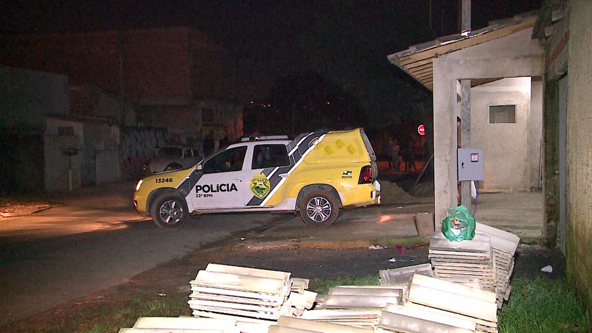  Pedreiro é morto em bar de Colombo enquanto conversava com amigos. (Foto: Paulo Fischer, da RIC TV 