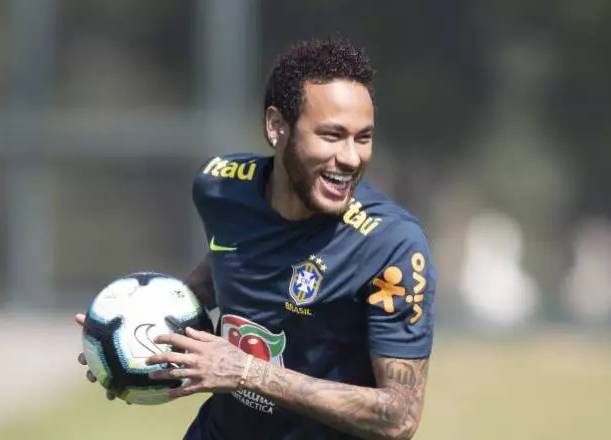  Neymar permanece na seleção para a Copa América. 