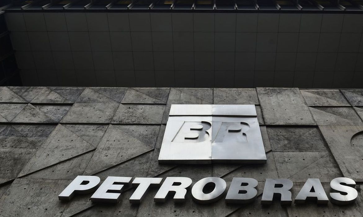  Petrobas reduz preço da gasolina 