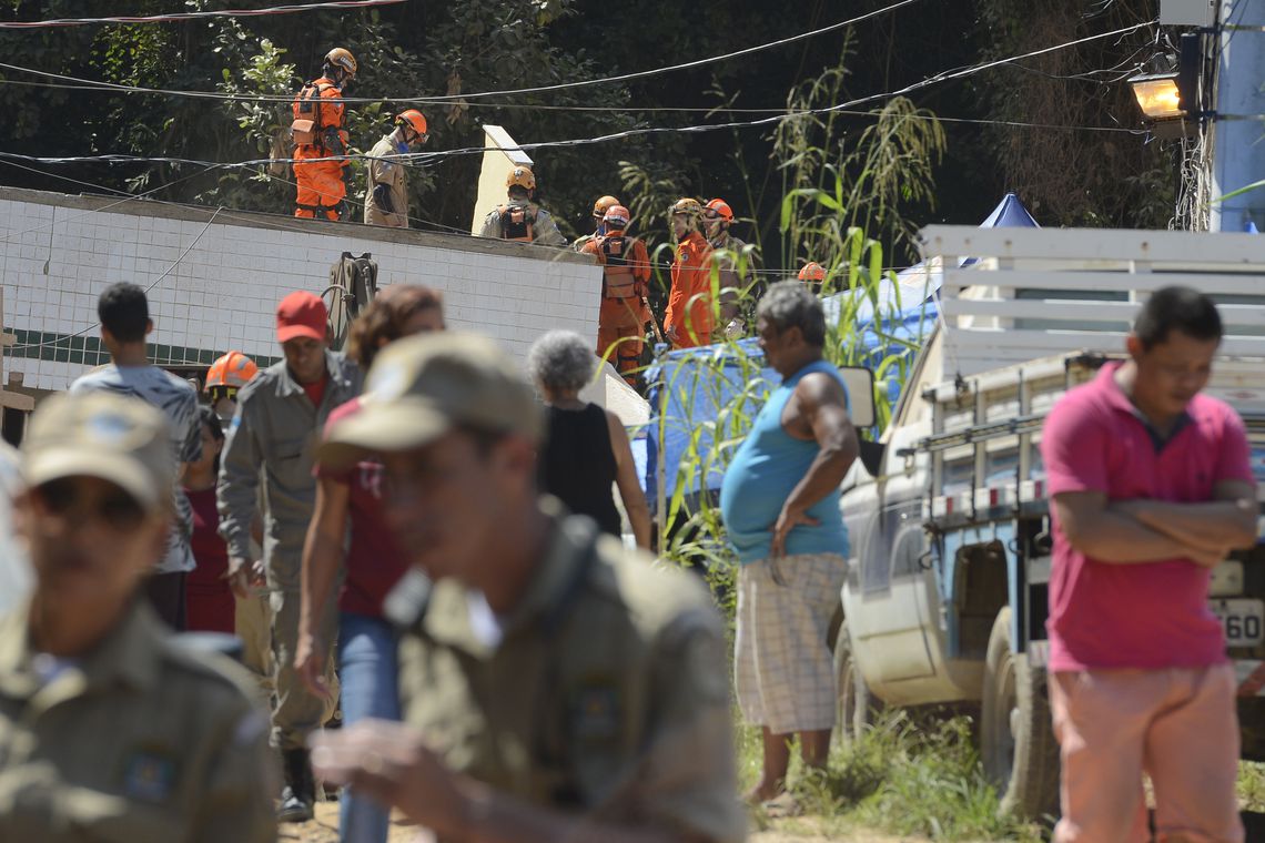  Desabamento no Rio de Janeiro soma 20 mortos (Foto: Tânia Rêgo da Agência Brasil) 