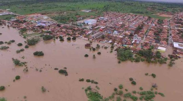 video-do-momento-que a barragem rompe-alagamentos