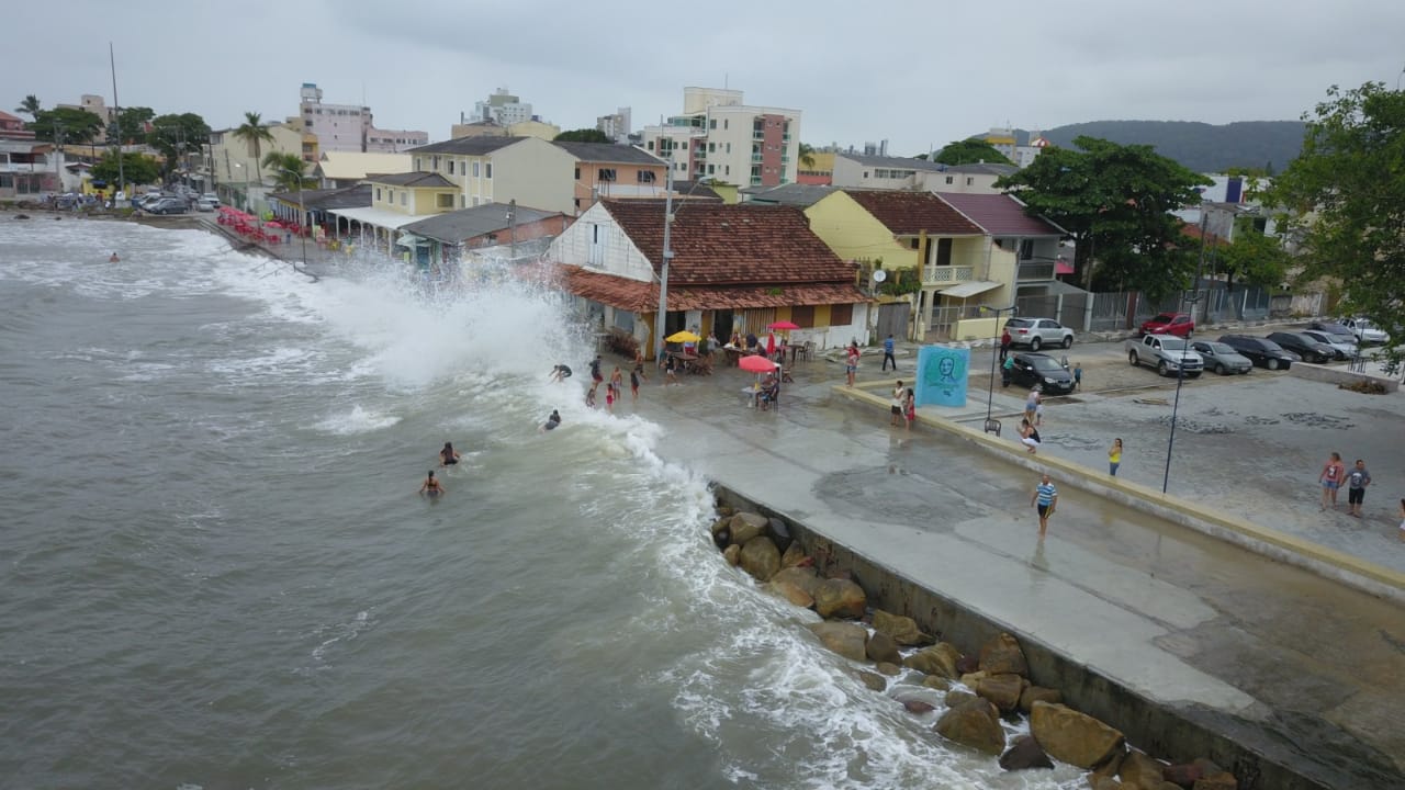  Previsão do tempo: litoral ainda pode registrar ondas e ventos fortes (Foto: colaboração Almir Alves) 