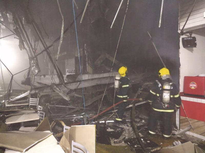  Incêndio atinge restaurante de Palhoça, em Santa Catarina. (Foto: Corpo de Bombeiros) 