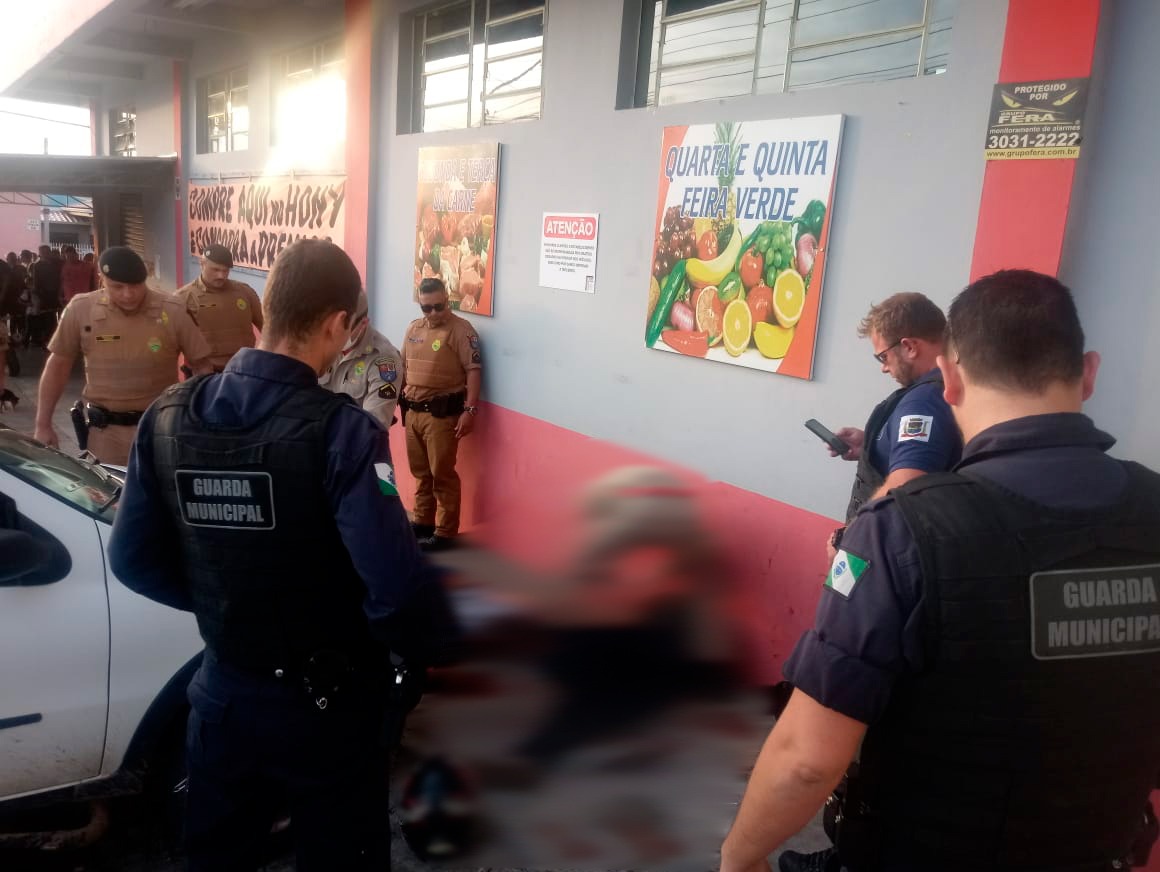  Policial reage a assalto e atira em bandidos que roubavam mercado em Araucária. (Foto: colaboração) 