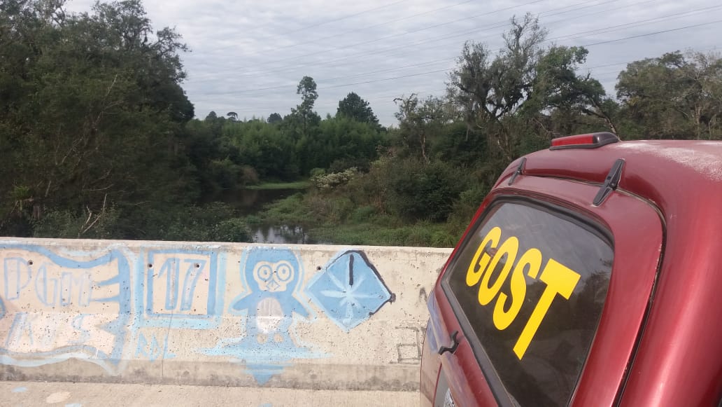  Pescador desaparecido: homem cai em rio e é levado pela correnteza, em São José dos Pinhais. (Foto: Tiago Silva, da RIC TV 