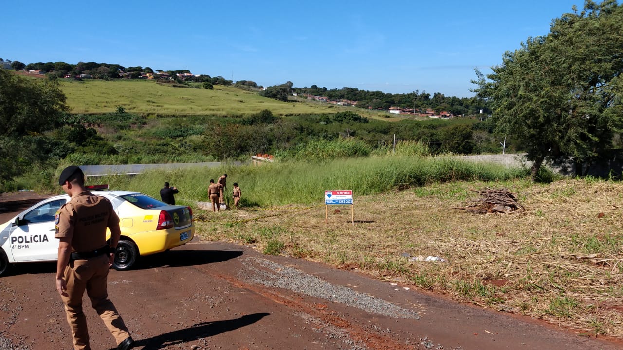  Corpo é encontrado em chamas no fundo de uma vale no parque Itaipu, em Maringá. (Foto: Evandro Mandadori, da RIC TV 