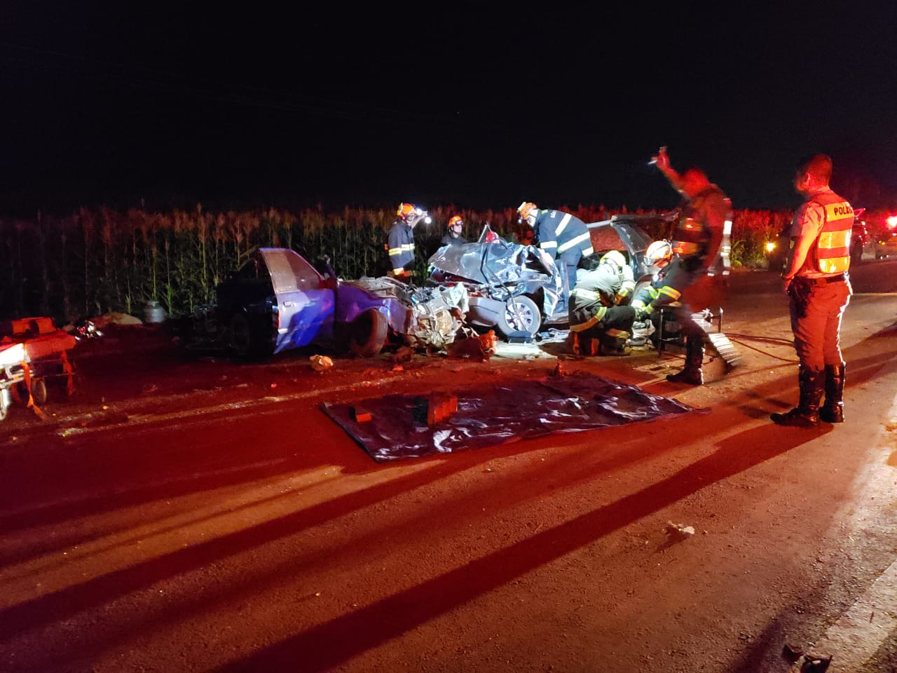  Cinco pessoas morreram e quatro ficaram gravemente feridas em acidente na SP-421. (Foto: Amigos da Notícia/colaboração) 