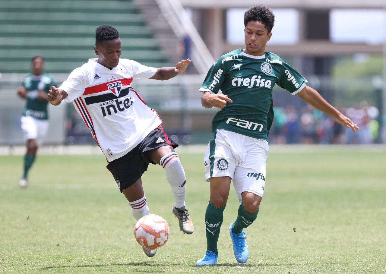 Palmeiras reage, goleia o São Paulo e conquista o Campeonato Paulista