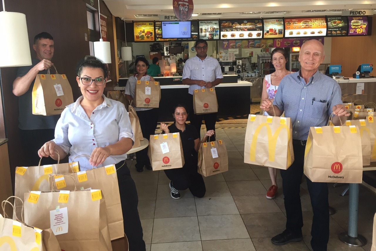 doação lanche mcdonalds curitiba 2