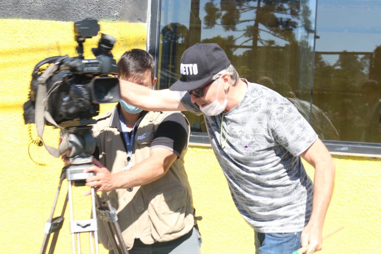  cinegrafista-ric-record-tv-agredido-manifestante-sede-pf 