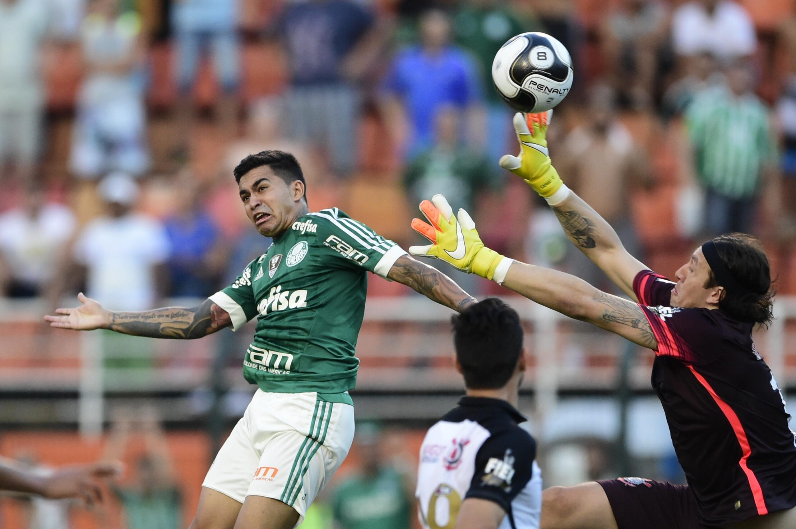 Com pênalti defendido, Cássio se aproxima de recorde pelo Corinthians