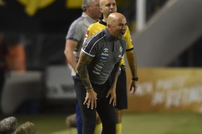 Na mira do Racing, Sampaoli põe foco no Santos até fim do Brasileiro 