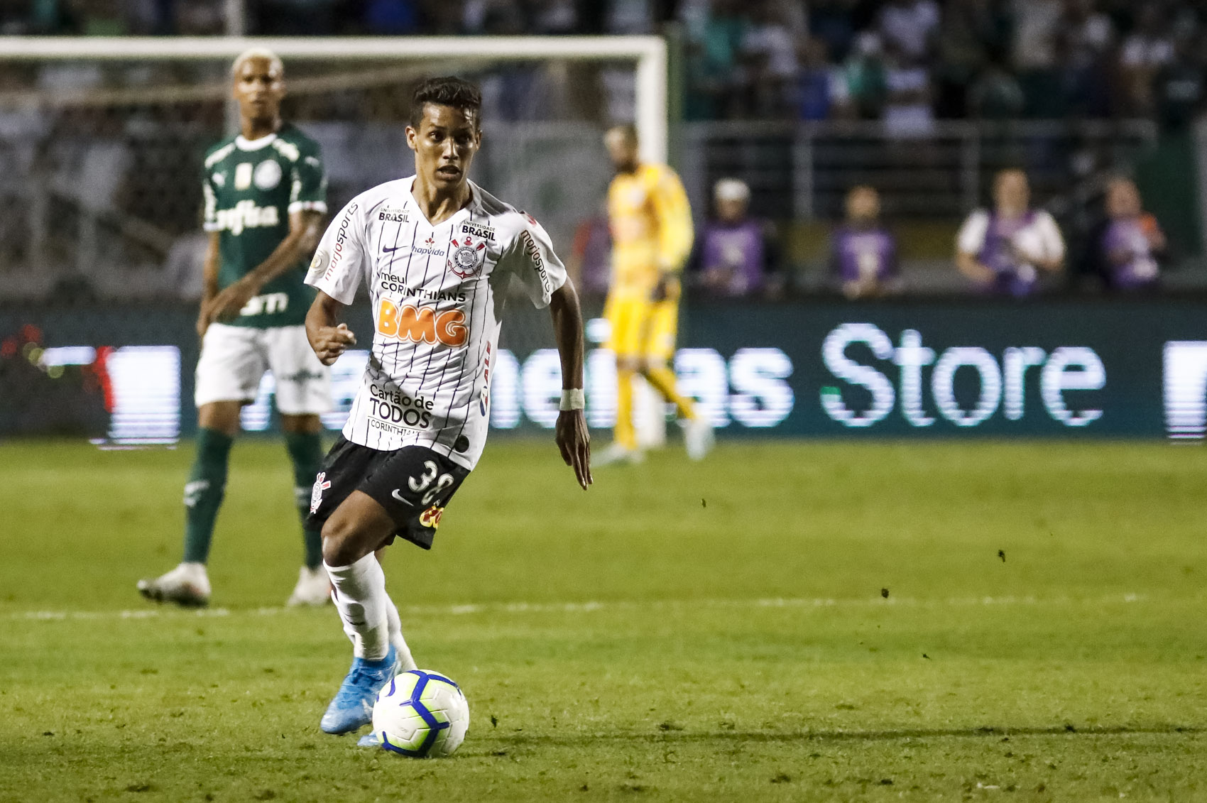 Wolverhampton faz contato por Pedrinho, que interessa a Corinthians e São  Paulo