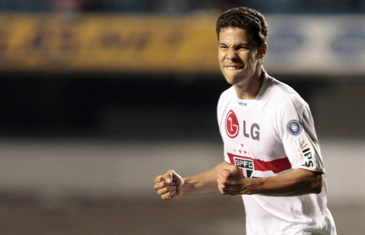 Hernanes rescinde contrato com São Paulo Futebol Clube