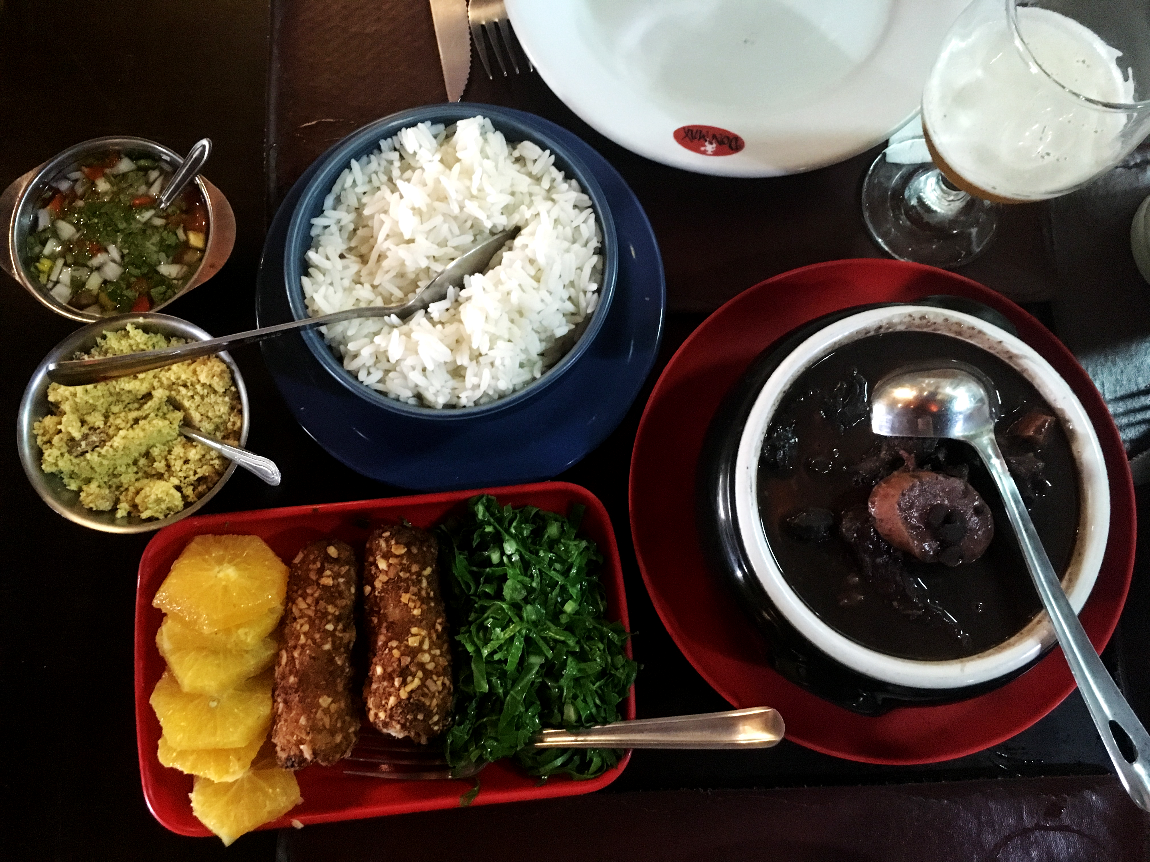 Feijoada e acompanhamentos do Don Max em Curitiba