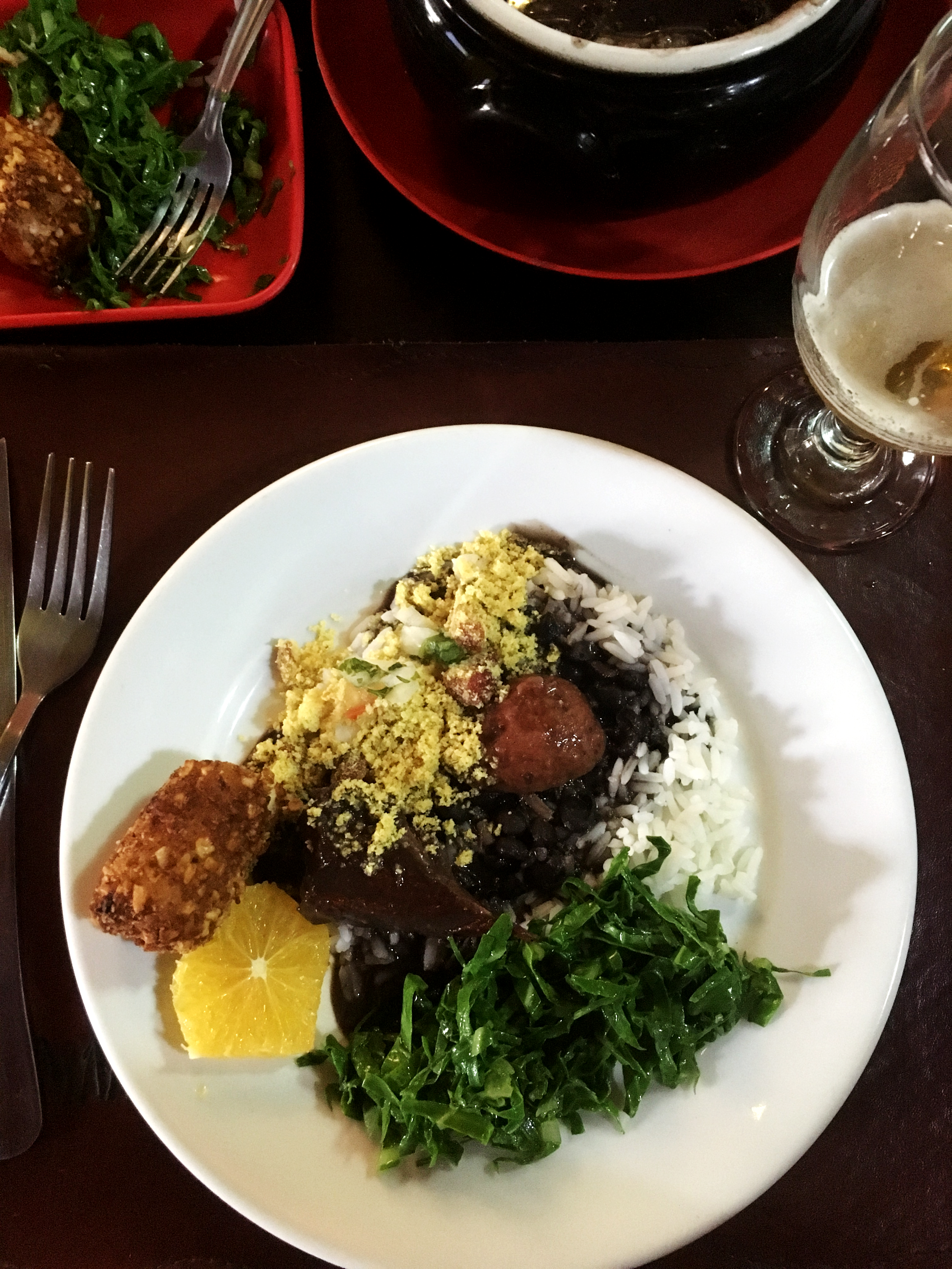 Feijoada e acompanhamentos no Don Max em Curitiba