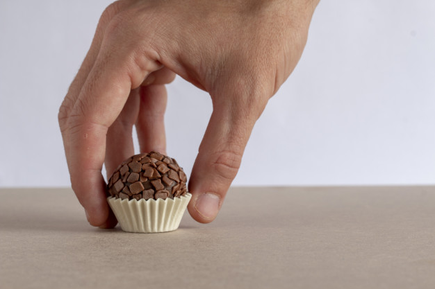 Como fazer brigadeiro com creme de leite