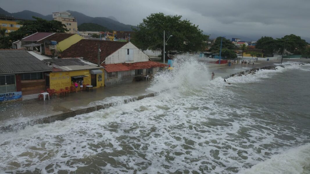  alerta de ressaca no litoral do Paraná 