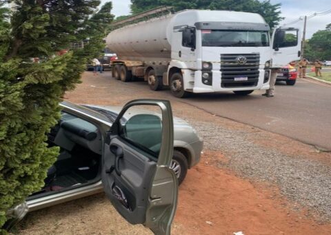  colisão com caminhão em Paranavai 