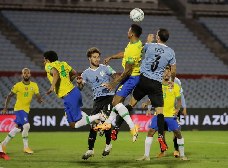 Após jogo contra o Brasil, seleção do Uruguai identifica sete casos de  covid-19 