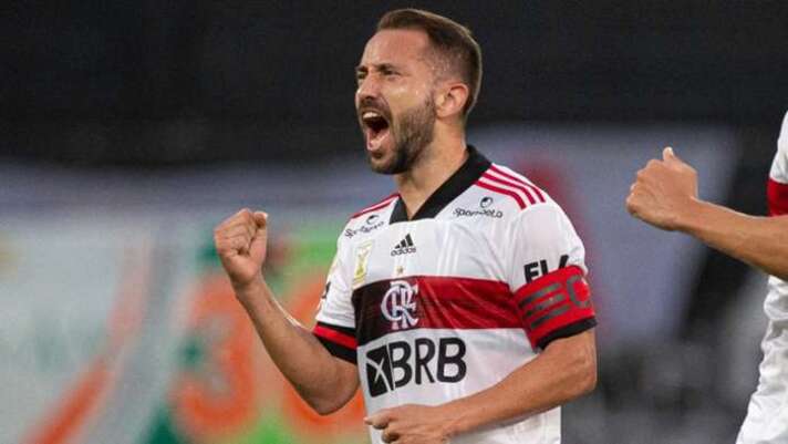  Everton Ribeiro 