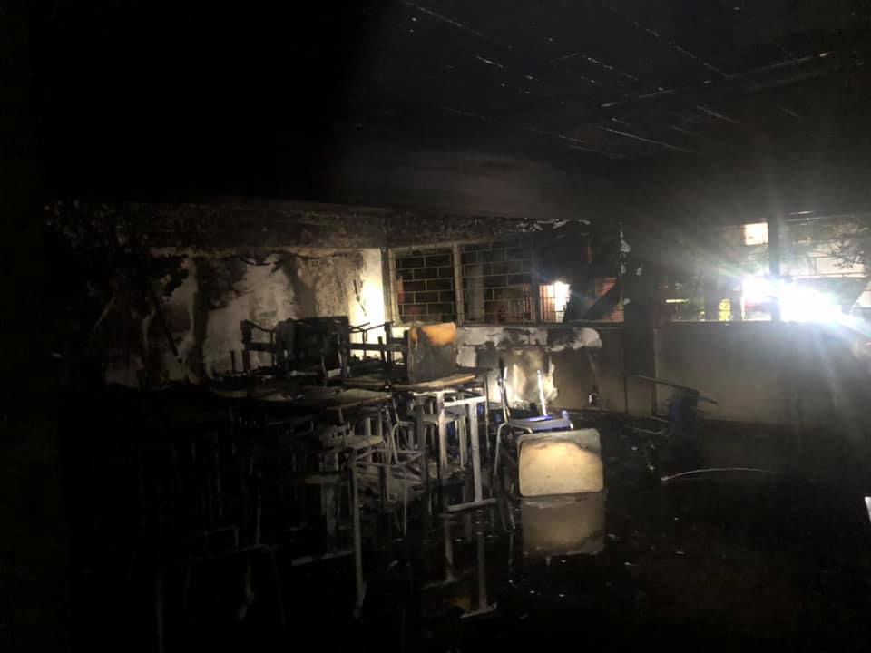  Incêndio atinge escola 