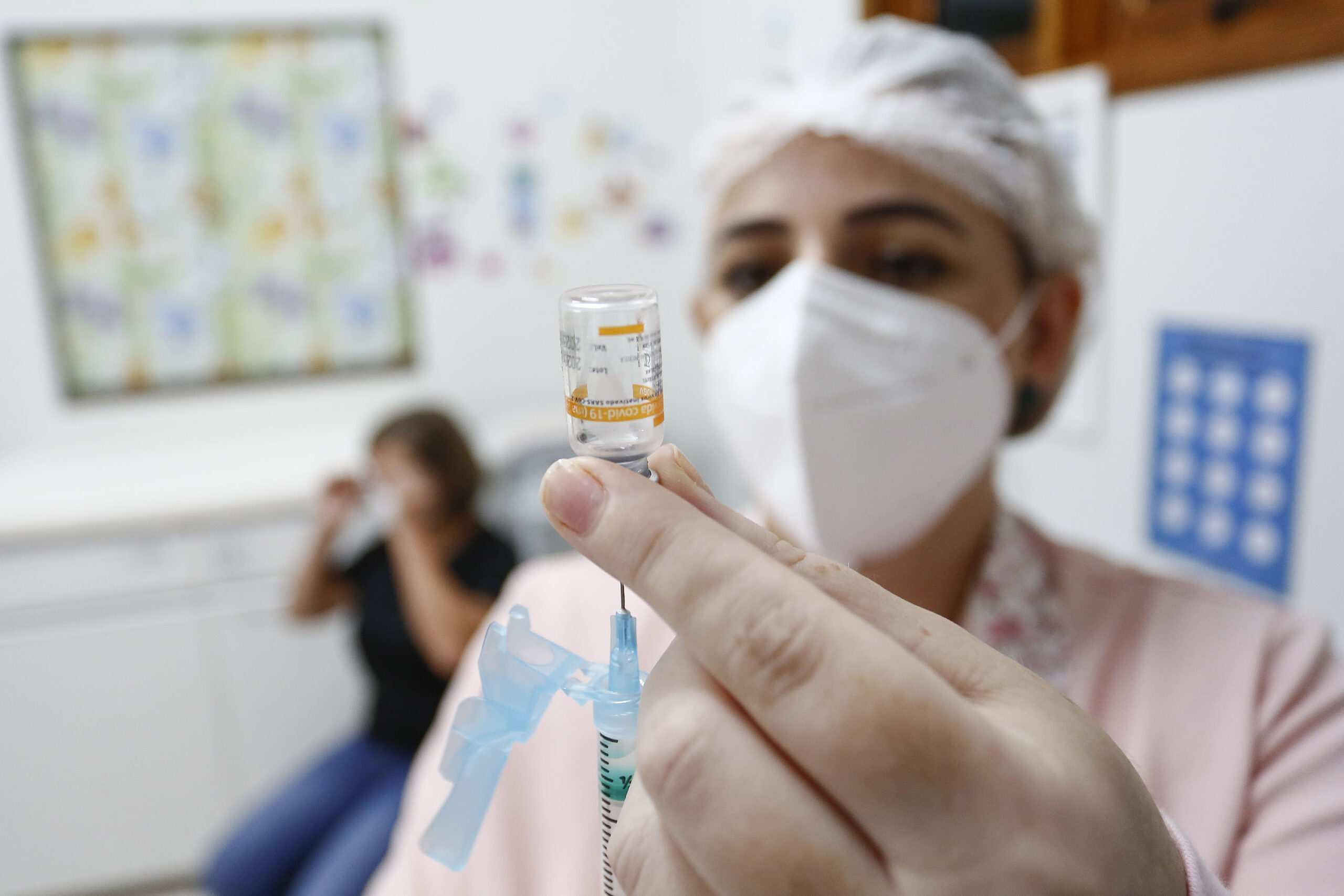  Imunização contra a covid-19 no Paraná já alcança 99,9 mil pessoas 