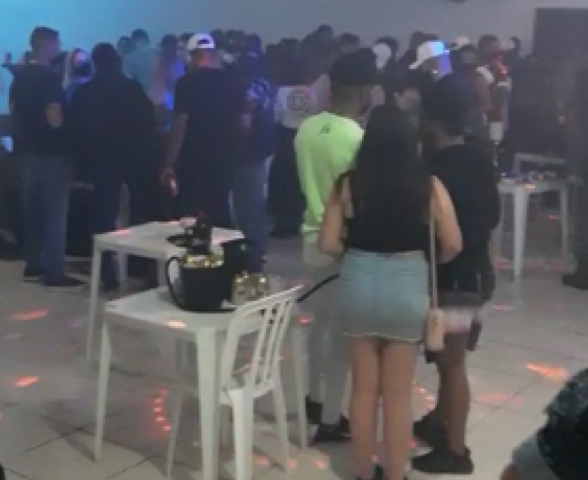 Festa Clandestina Com 200 Pessoas E Banda Ao Vivo é Flagrada Pela Gm Veja O Vídeo Ric 