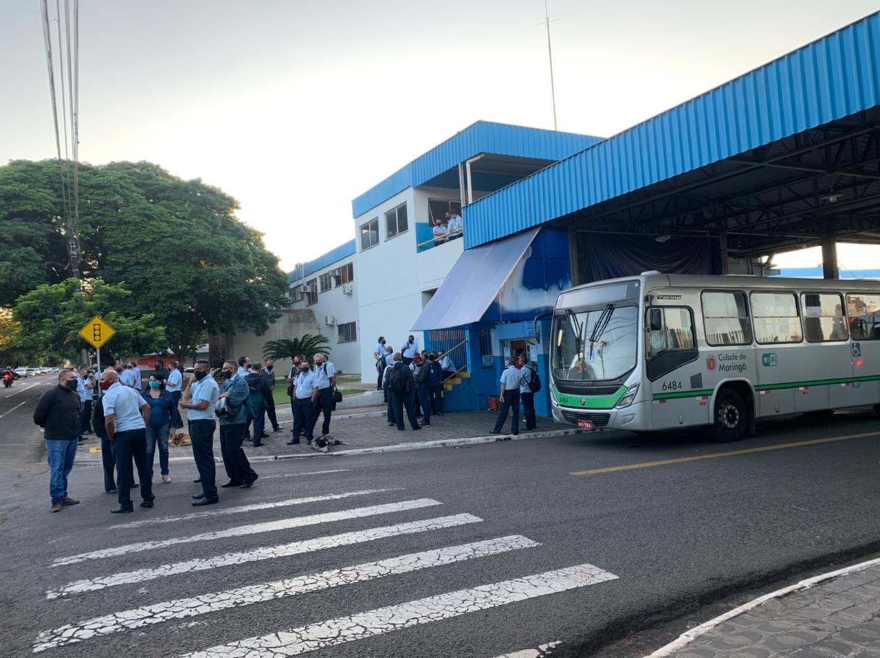  paralisacao onibus maringa 