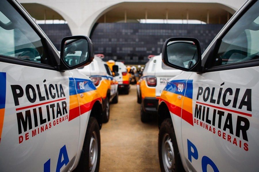  homem urina chão bar esfaqueado 