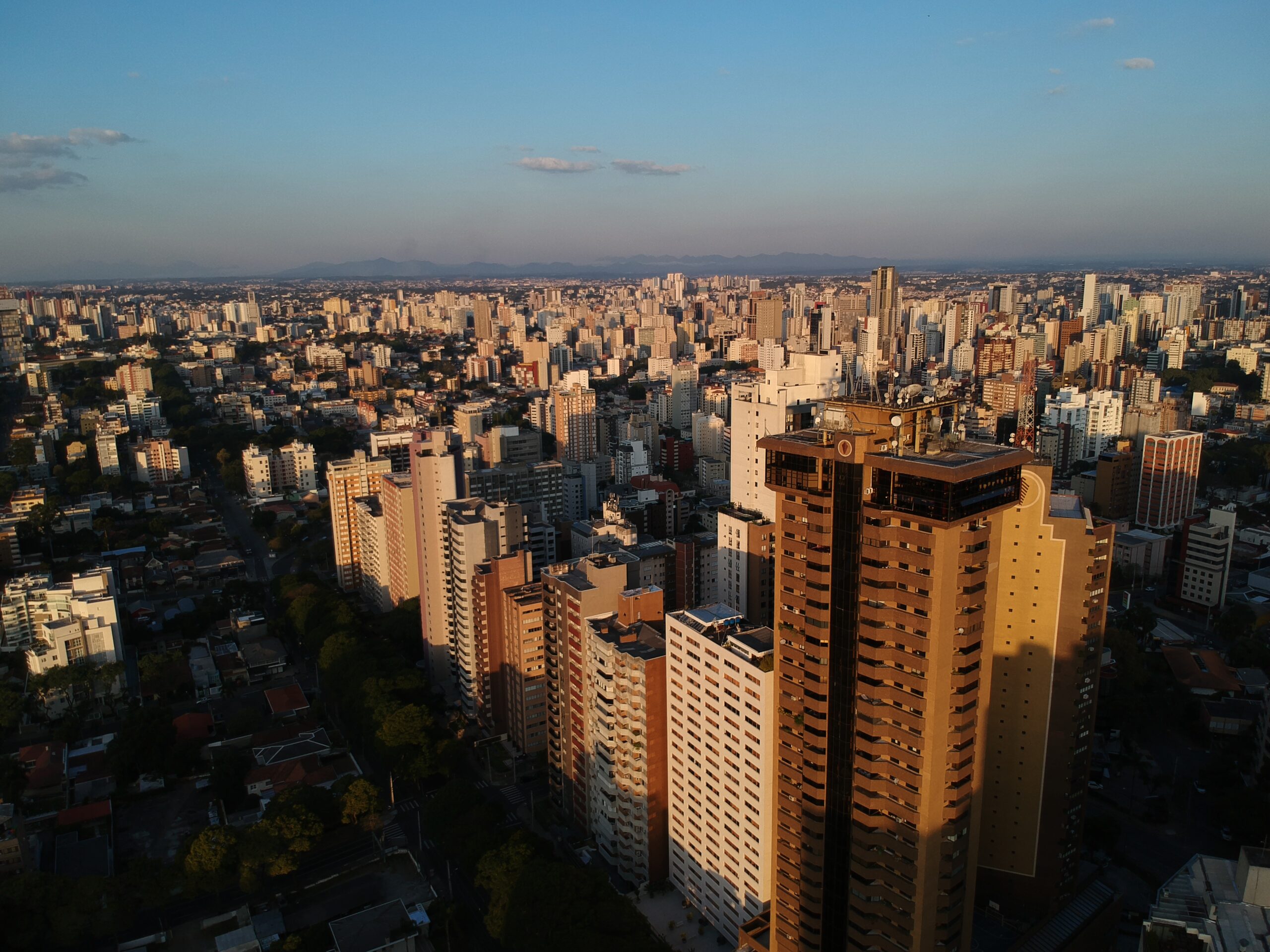 Preço do metro quadrado de imóvel em Curitiba é o que mais subiu em agosto  no Brasil