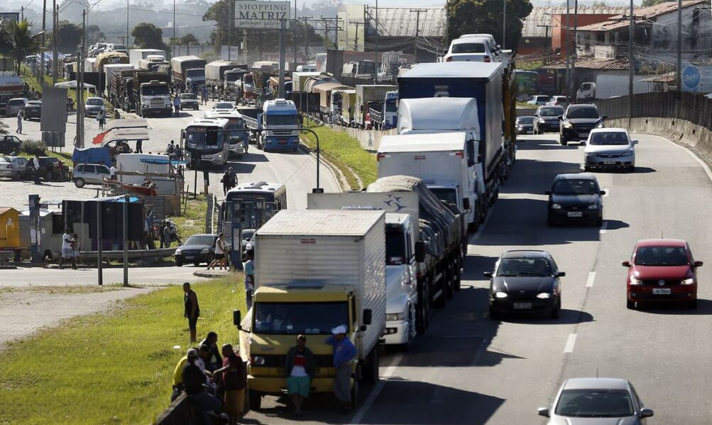  greve-caminhoneiros-paraguai 