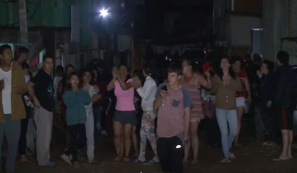  moradores protestam contra ação da PM 