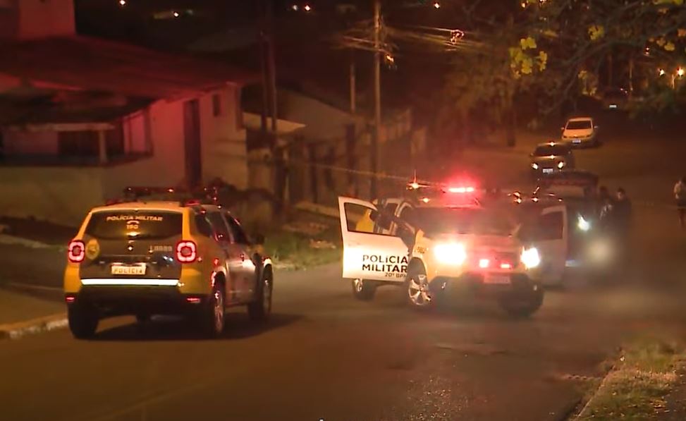  trio rouba carro em colombro 