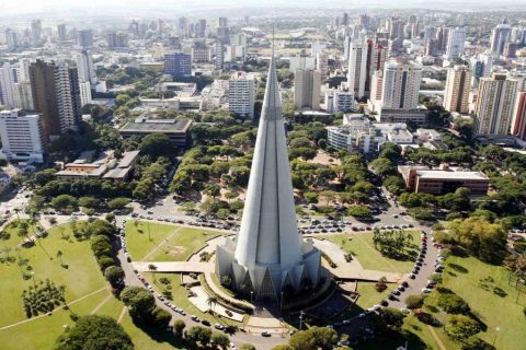  Imagem aérea de Maringá, com destaque para a catedral 