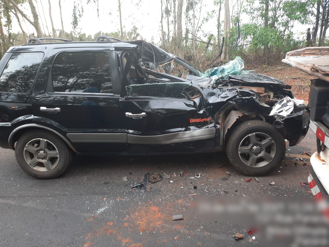  Carro Ecosporte completamente destruídos após colisão 