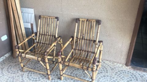  jogo de cadeiras de bambu que eram comercializadas pela quadrilha como disfarce 